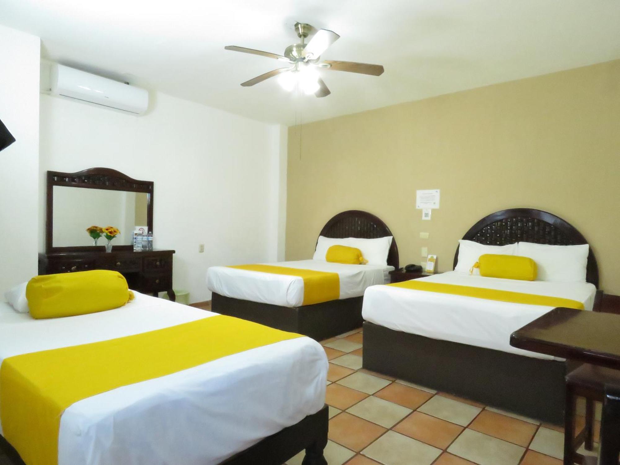 Hotel Los Girasoles Tepic Exterior foto