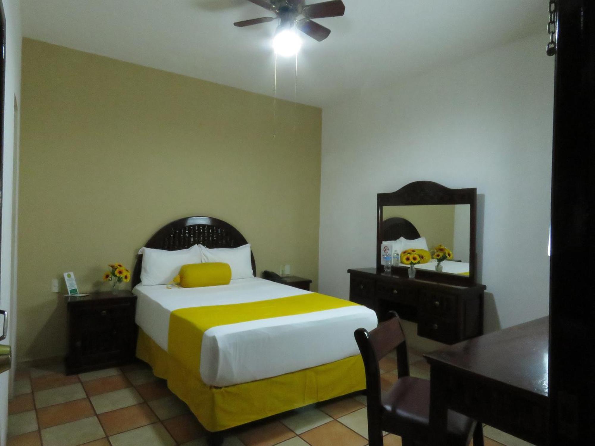 Hotel Los Girasoles Tepic Exterior foto